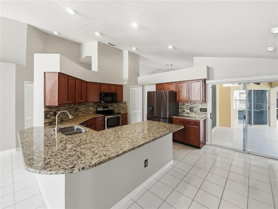 待售: $635,000 (4 贝兹, 2 浴室, 2201 平方英尺)