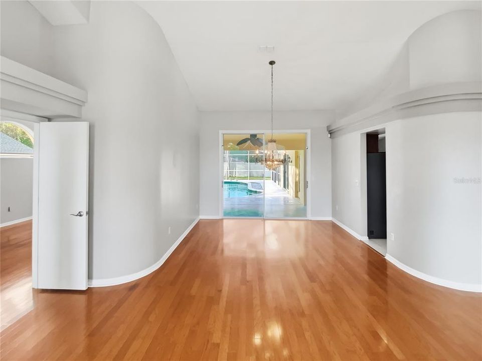 待售: $635,000 (4 贝兹, 2 浴室, 2201 平方英尺)