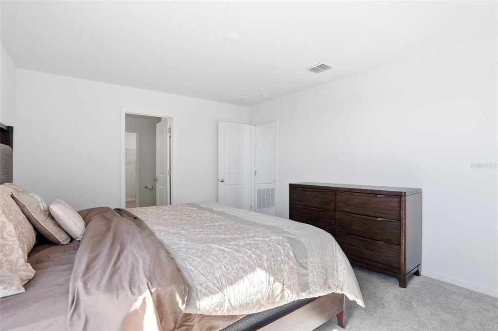 待售: $280,000 (5 贝兹, 2 浴室, 2112 平方英尺)