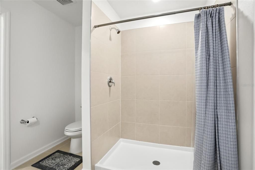 待售: $280,000 (5 贝兹, 2 浴室, 2112 平方英尺)