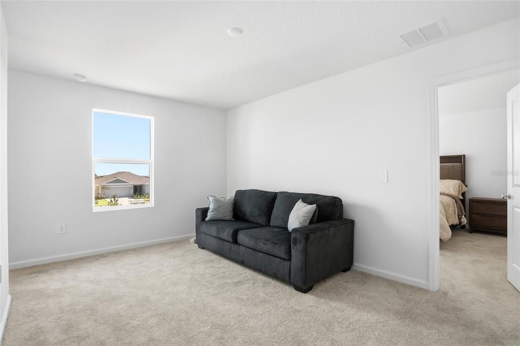 待售: $280,000 (5 贝兹, 2 浴室, 2112 平方英尺)