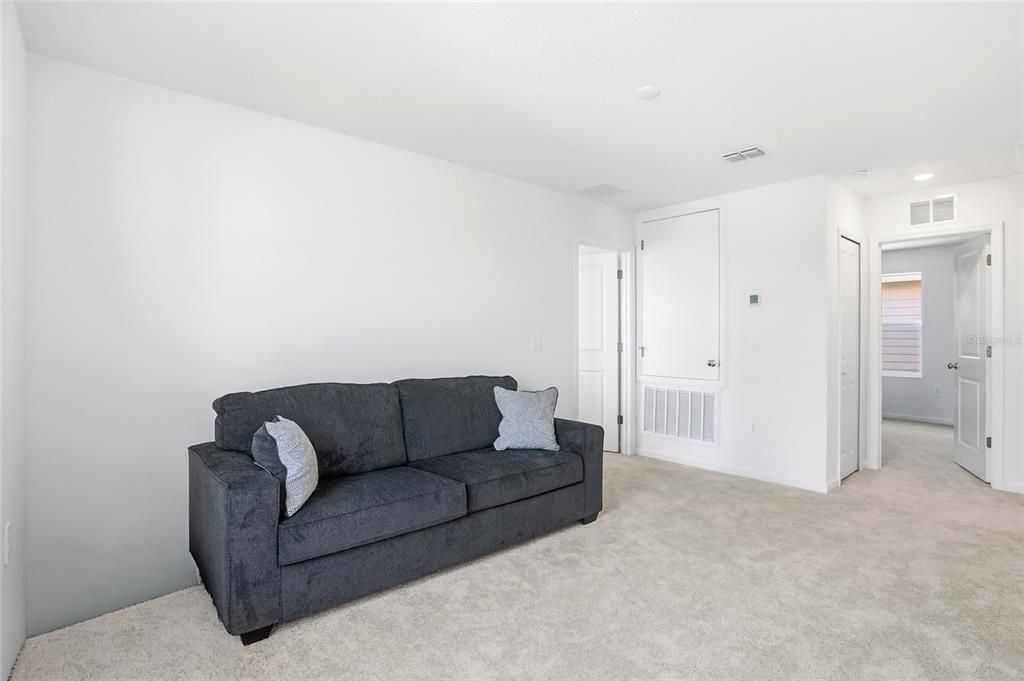 待售: $280,000 (5 贝兹, 2 浴室, 2112 平方英尺)