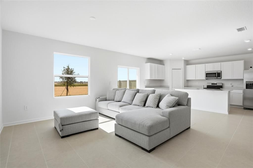 待售: $280,000 (5 贝兹, 2 浴室, 2112 平方英尺)