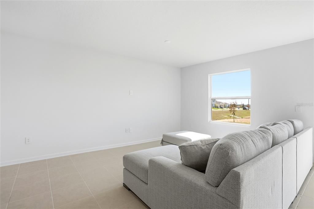 待售: $280,000 (5 贝兹, 2 浴室, 2112 平方英尺)