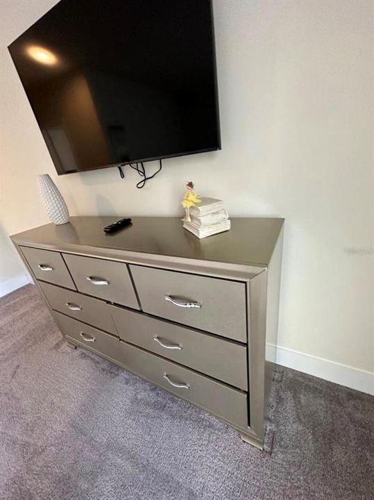 For Rent: $2,400 (3 beds, 3 baths, 1852 Square Feet)