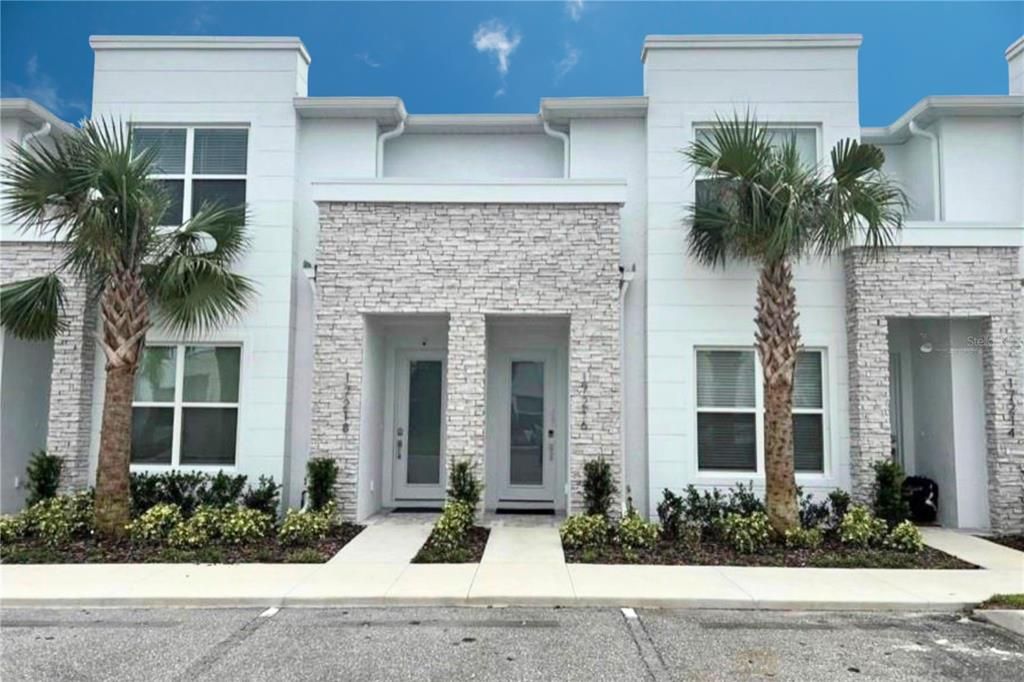 For Rent: $2,400 (3 beds, 3 baths, 1852 Square Feet)