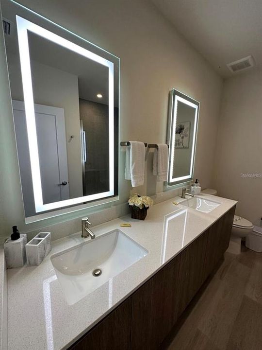 For Rent: $2,400 (3 beds, 3 baths, 1852 Square Feet)