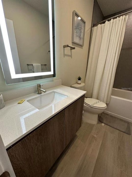 For Rent: $2,400 (3 beds, 3 baths, 1852 Square Feet)