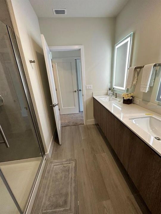 For Rent: $2,400 (3 beds, 3 baths, 1852 Square Feet)