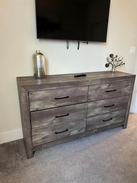 For Rent: $2,400 (3 beds, 3 baths, 1852 Square Feet)