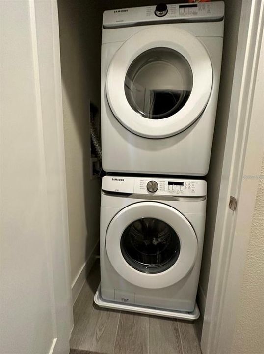 For Rent: $2,400 (3 beds, 3 baths, 1852 Square Feet)