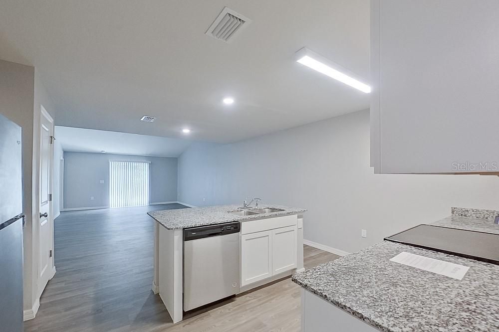 出租: $1,690 (3 贝兹, 2 浴室, 1400 平方英尺)