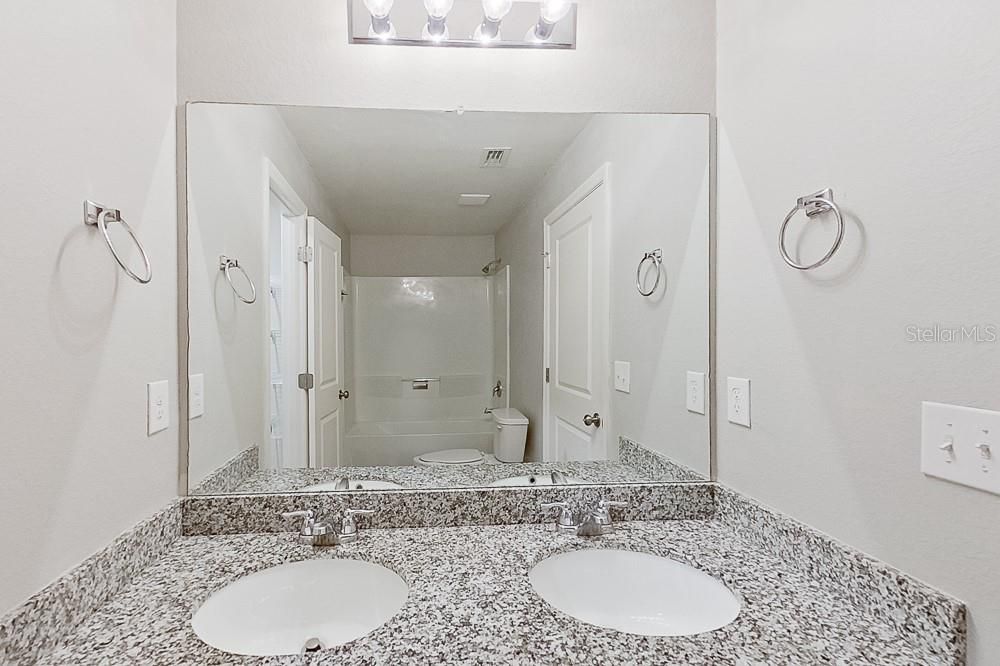 出租: $1,690 (3 贝兹, 2 浴室, 1400 平方英尺)