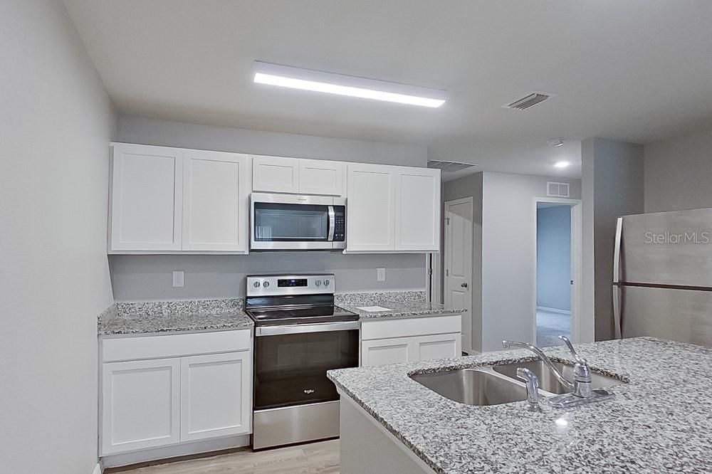 出租: $1,690 (3 贝兹, 2 浴室, 1400 平方英尺)