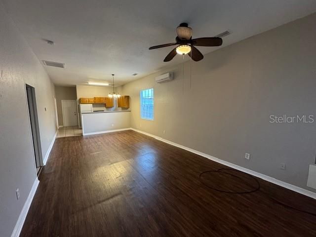 出租: $1,895 (3 贝兹, 1 浴室, 1107 平方英尺)