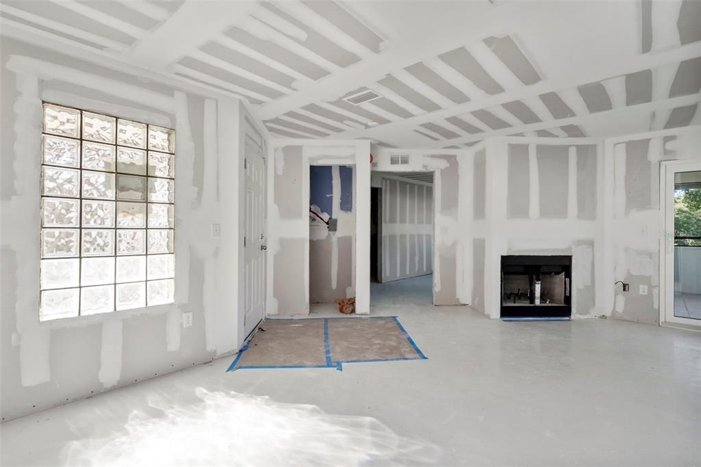 For Sale: $125,000 (2 beds, 2 baths, 1105 Square Feet)