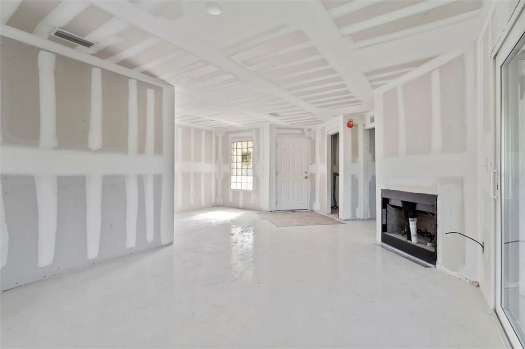 For Sale: $125,000 (2 beds, 2 baths, 1105 Square Feet)