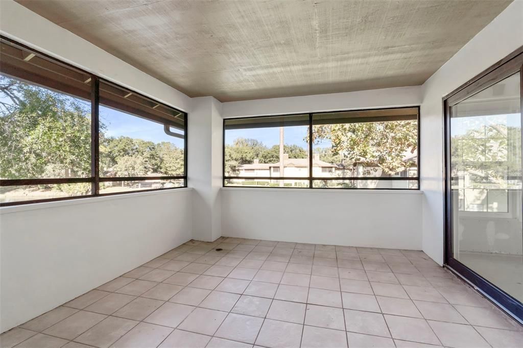 For Sale: $125,000 (2 beds, 2 baths, 1105 Square Feet)