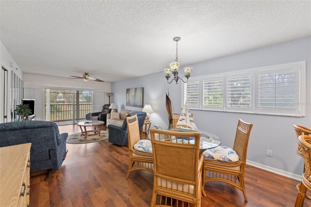 For Sale: $229,900 (2 beds, 2 baths, 1185 Square Feet)