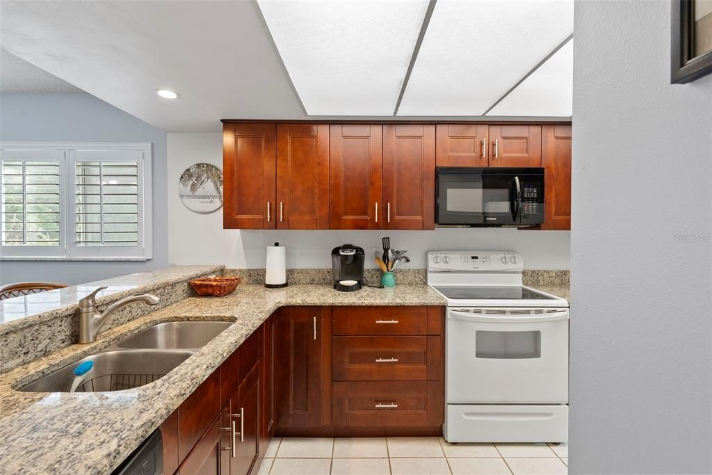 For Sale: $229,900 (2 beds, 2 baths, 1185 Square Feet)