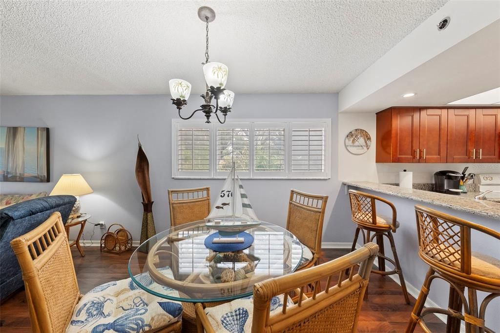 For Sale: $229,900 (2 beds, 2 baths, 1185 Square Feet)