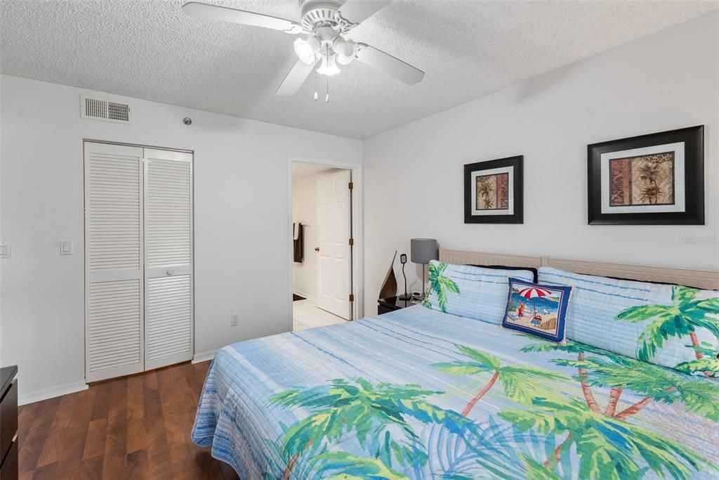 For Sale: $229,900 (2 beds, 2 baths, 1185 Square Feet)