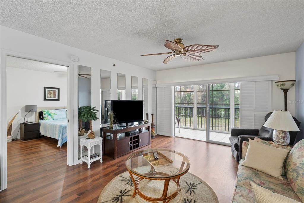 For Sale: $229,900 (2 beds, 2 baths, 1185 Square Feet)