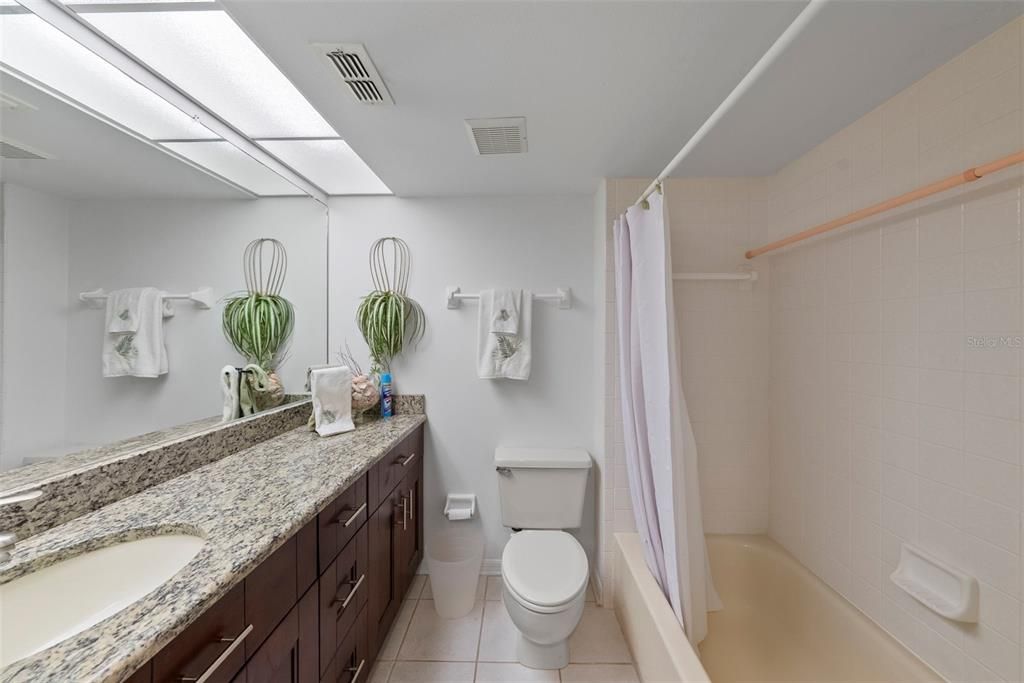 For Sale: $229,900 (2 beds, 2 baths, 1185 Square Feet)