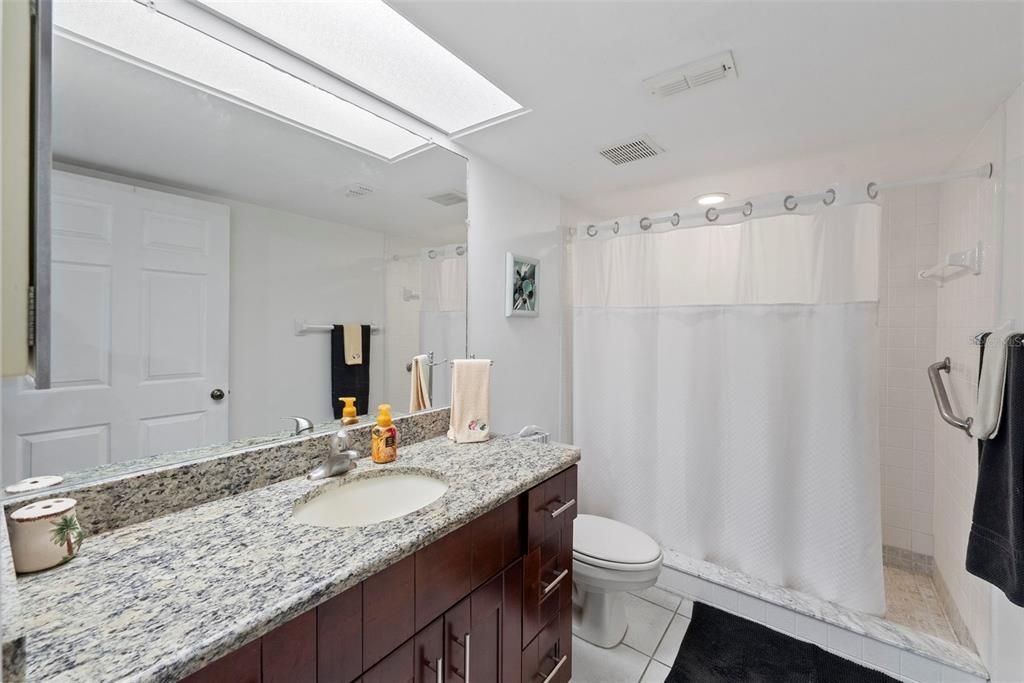 For Sale: $229,900 (2 beds, 2 baths, 1185 Square Feet)