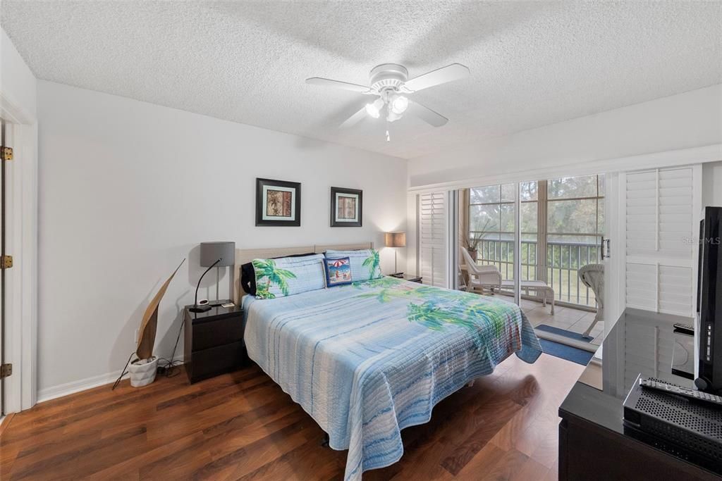 For Sale: $229,900 (2 beds, 2 baths, 1185 Square Feet)