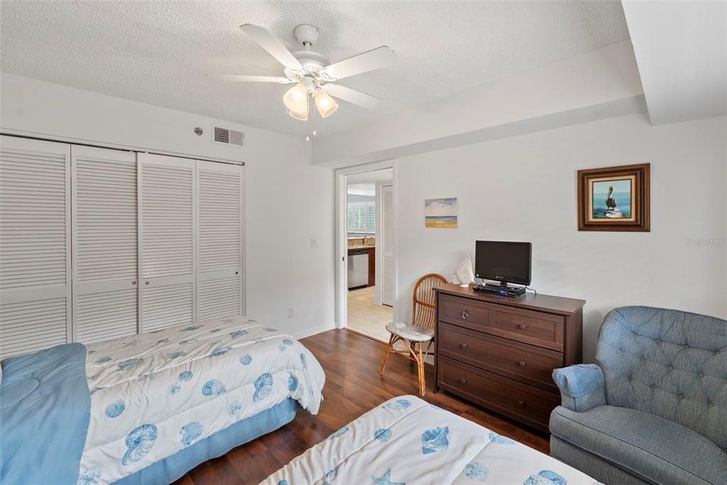 For Sale: $229,900 (2 beds, 2 baths, 1185 Square Feet)