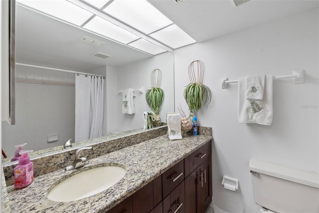 For Sale: $229,900 (2 beds, 2 baths, 1185 Square Feet)