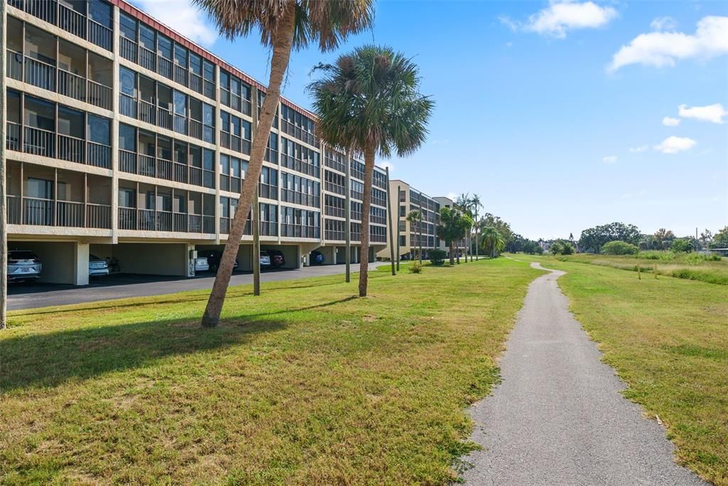 For Sale: $229,900 (2 beds, 2 baths, 1185 Square Feet)