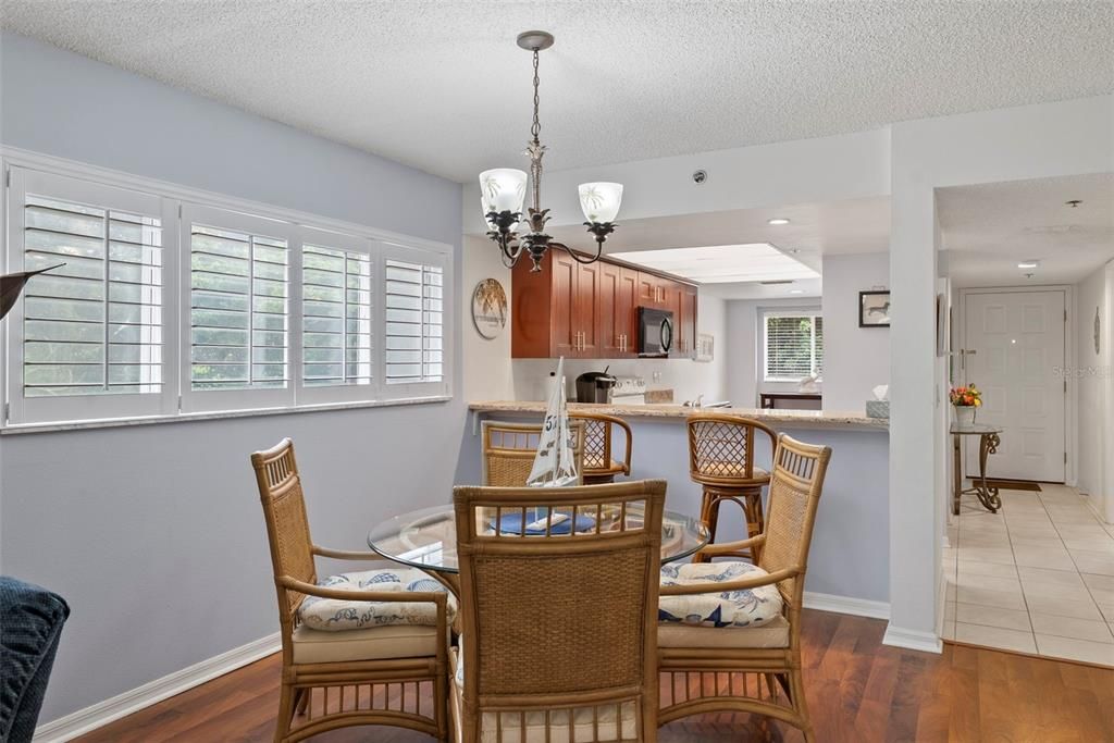 For Sale: $229,900 (2 beds, 2 baths, 1185 Square Feet)