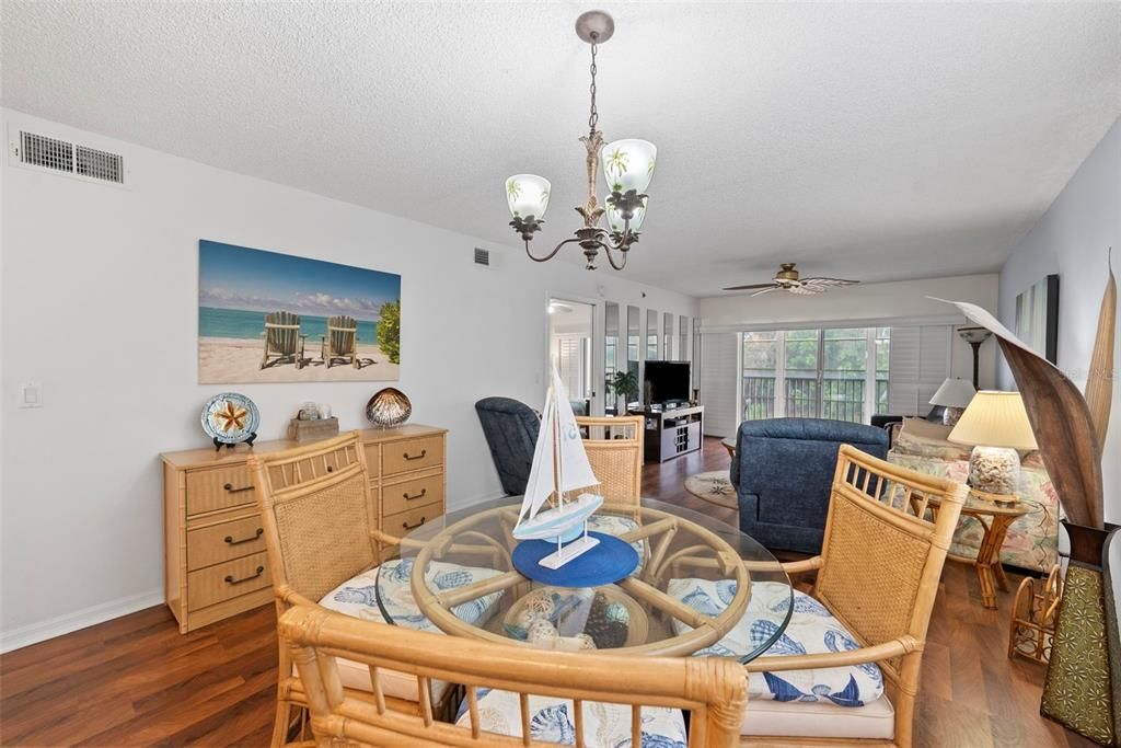 For Sale: $229,900 (2 beds, 2 baths, 1185 Square Feet)