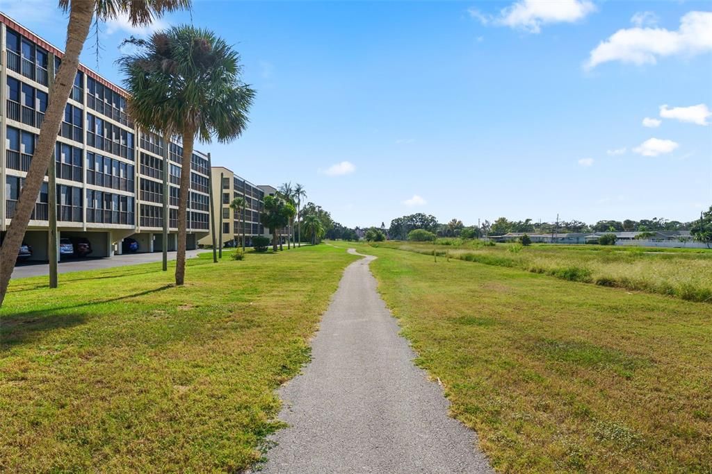 For Sale: $229,900 (2 beds, 2 baths, 1185 Square Feet)