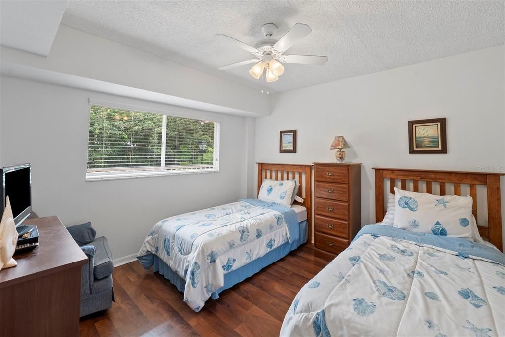 For Sale: $229,900 (2 beds, 2 baths, 1185 Square Feet)