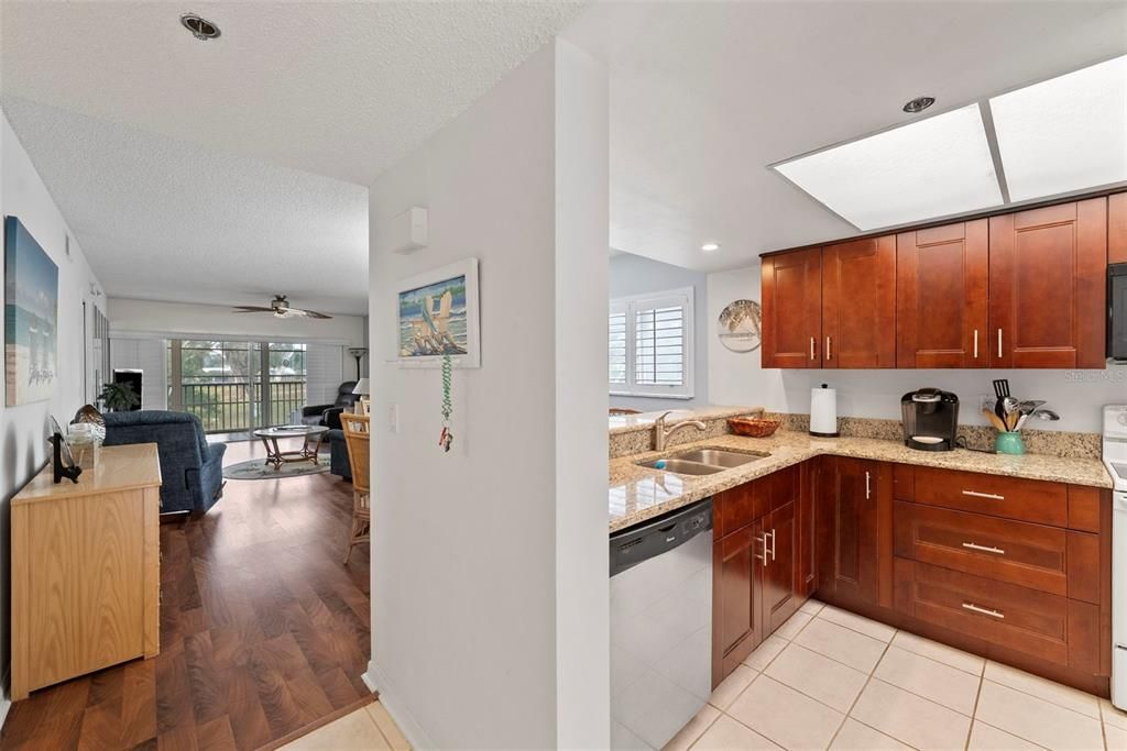 For Sale: $229,900 (2 beds, 2 baths, 1185 Square Feet)