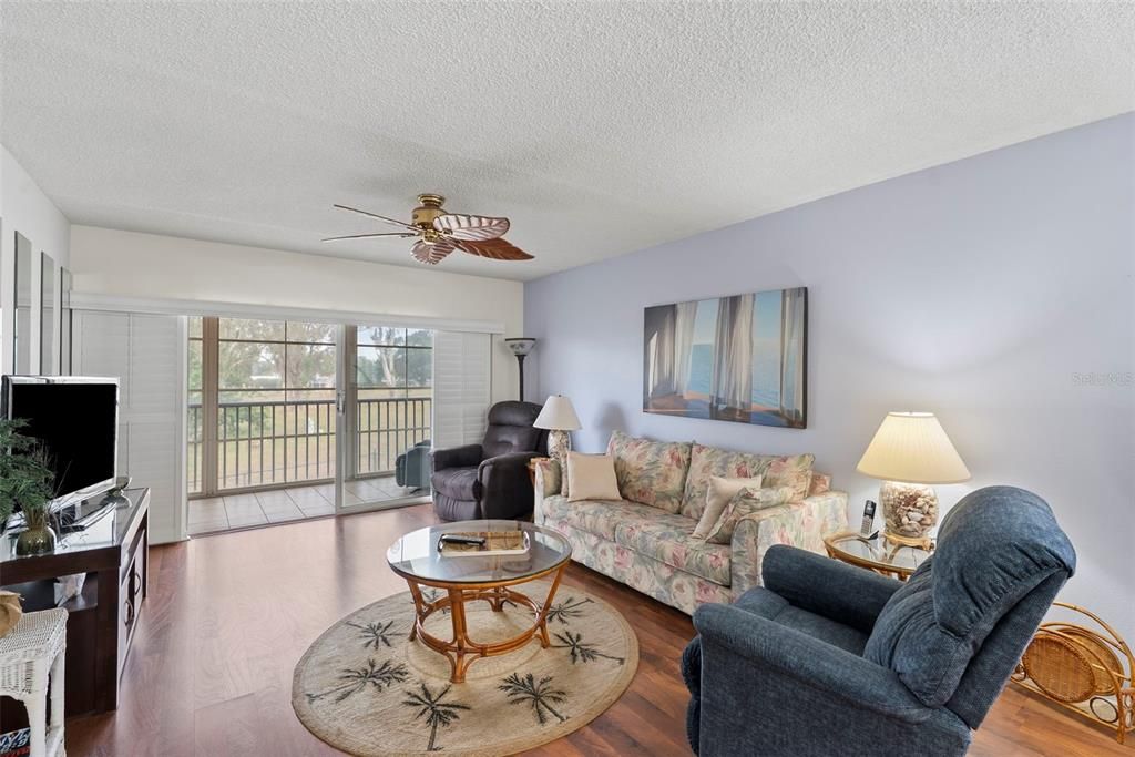 For Sale: $229,900 (2 beds, 2 baths, 1185 Square Feet)