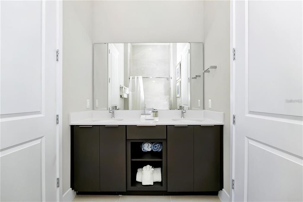 For Sale: $549,000 (5 beds, 4 baths, 2630 Square Feet)