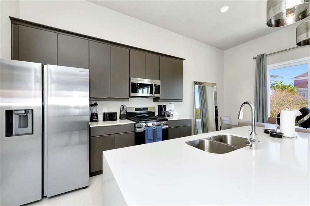 For Sale: $549,000 (5 beds, 4 baths, 2630 Square Feet)