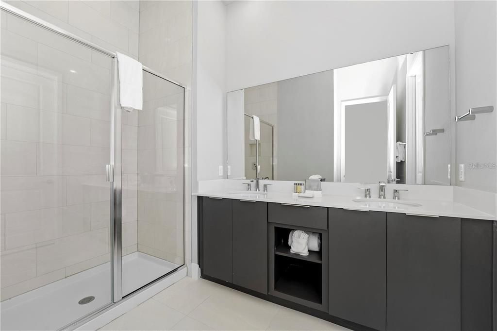 For Sale: $549,000 (5 beds, 4 baths, 2630 Square Feet)