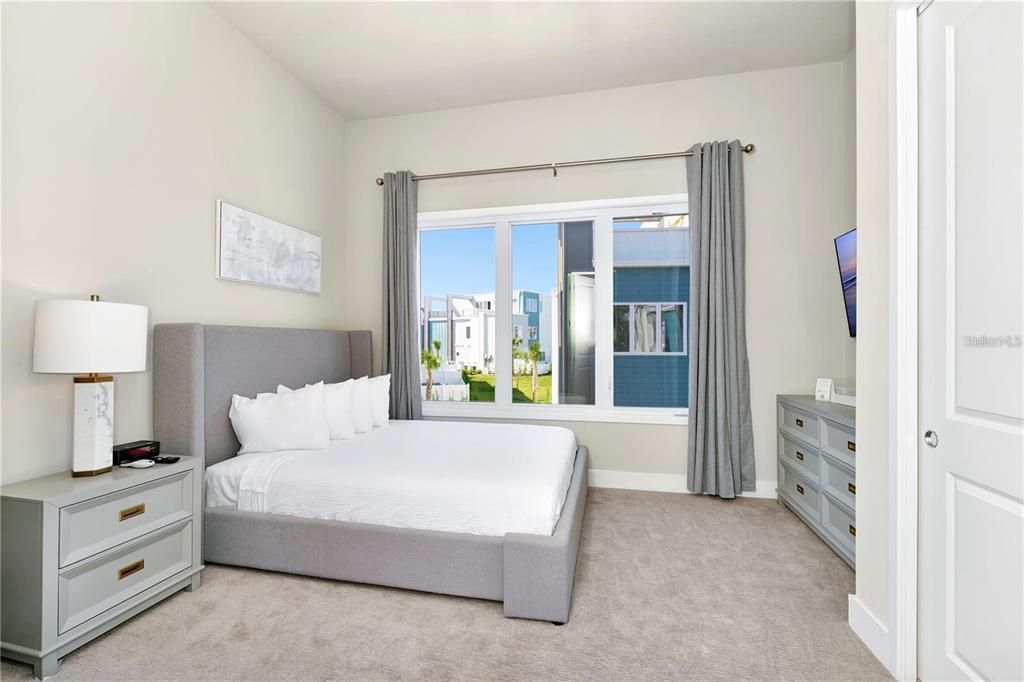 For Sale: $549,000 (5 beds, 4 baths, 2630 Square Feet)