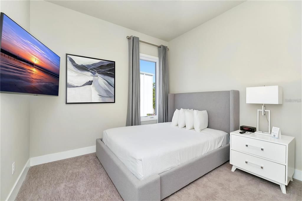 For Sale: $549,000 (5 beds, 4 baths, 2630 Square Feet)