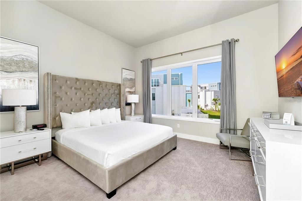 For Sale: $549,000 (5 beds, 4 baths, 2630 Square Feet)