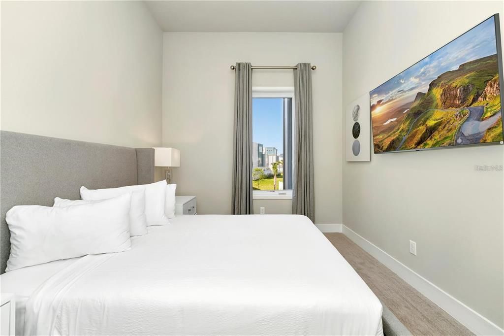 For Sale: $549,000 (5 beds, 4 baths, 2630 Square Feet)