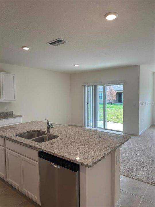 For Rent: $2,100 (4 beds, 2 baths, 1828 Square Feet)