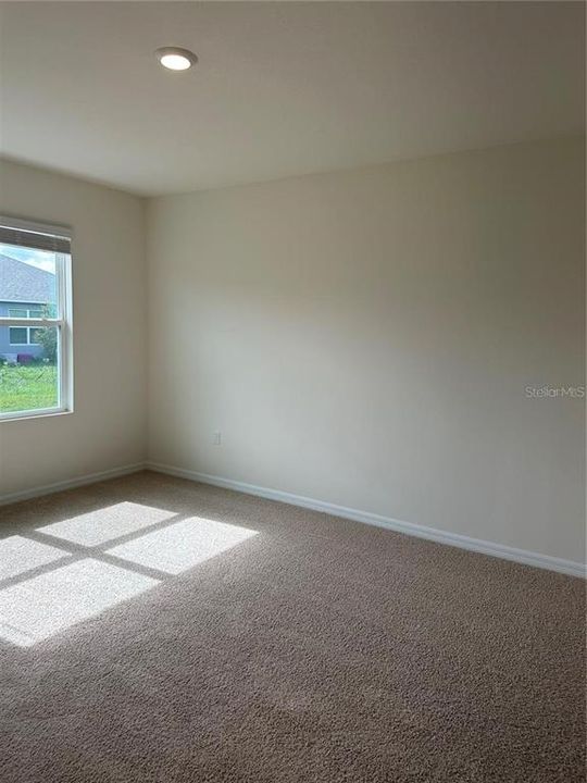 For Rent: $2,100 (4 beds, 2 baths, 1828 Square Feet)