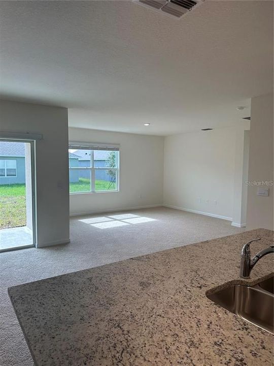 For Rent: $2,100 (4 beds, 2 baths, 1828 Square Feet)