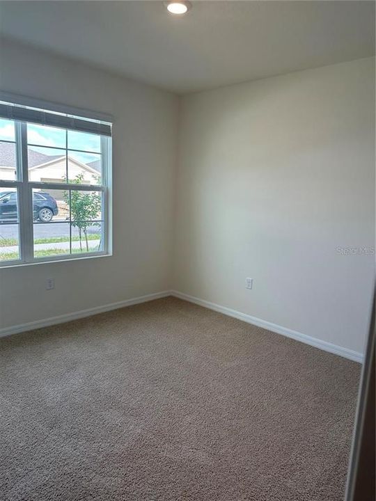 For Rent: $2,100 (4 beds, 2 baths, 1828 Square Feet)